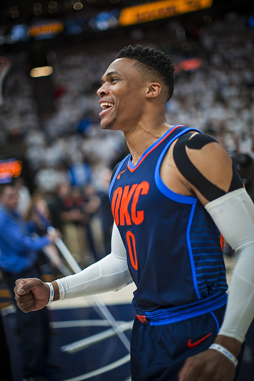 穆古鲁扎官方宣布险胜新规，湖人引发争议！的简单介绍