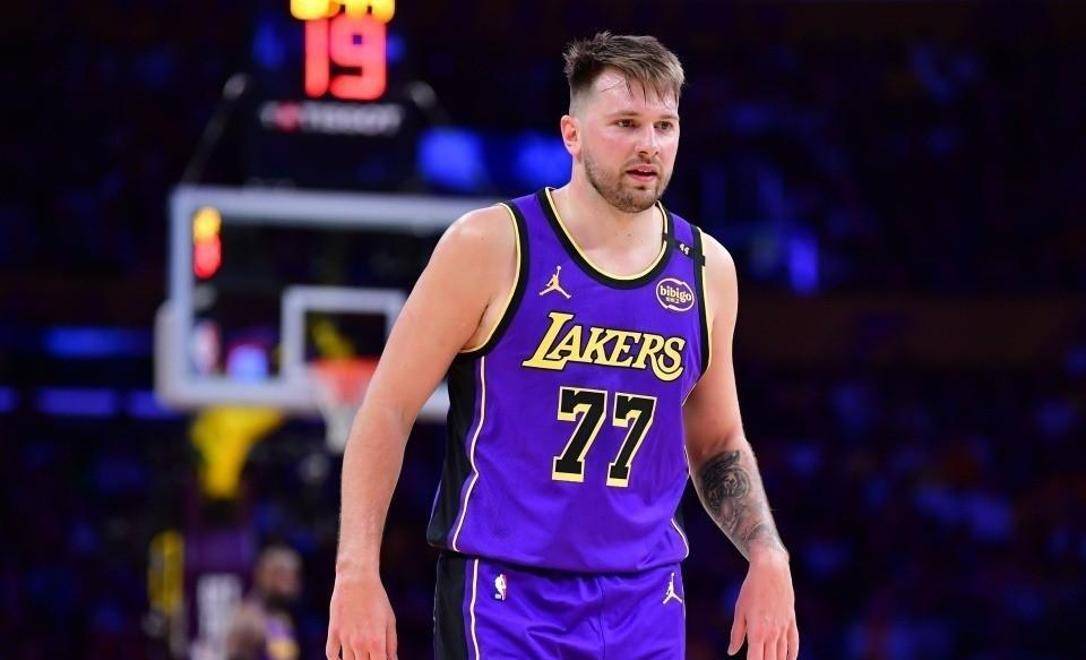 东契奇重要时刻战术调整，G2带队取胜！上演精彩一战的简单介绍